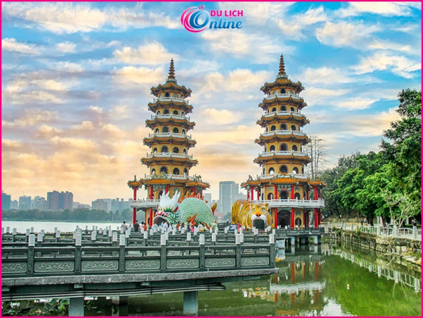 Đầm Liên Trì và Xuân Thu Các có gì đẹp?