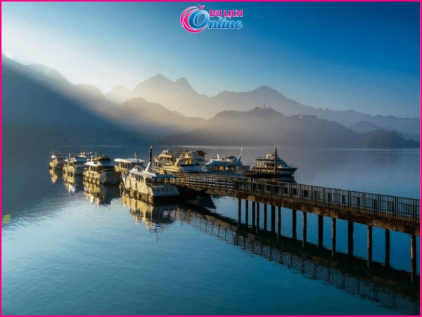 Hồ Nhật Nguyệt chụp góc nào đẹp nhất?