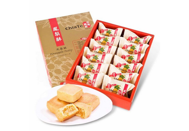 Hộp bánh dứa Đài Loan gói riêng từng chiếc, đĩa bánh cắt đôi thấy nhân