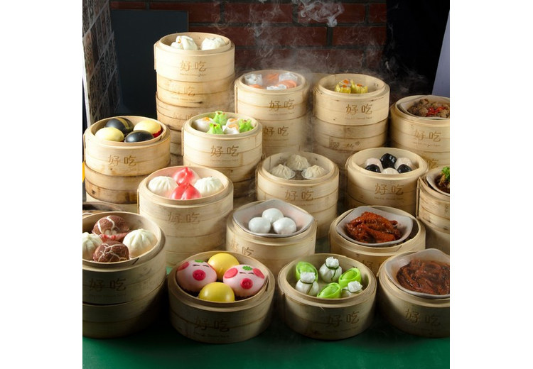 Nhiều xửng dimsum với há cảo, bánh bao nhân, xíu mại đủ màu sắc