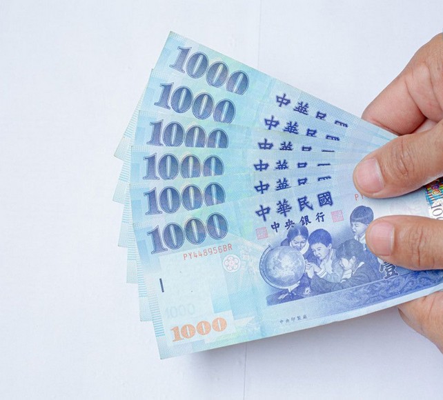 Thanh toán tiền mặt ở chợ đêm Đài Loan