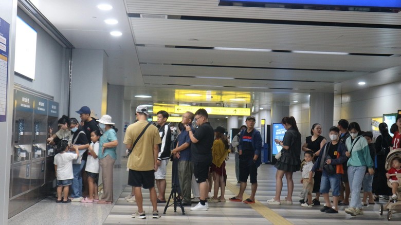 Xếp hàng tại MRT ở Đài Loan